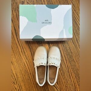 Earth Origins Women's Cream Flats NWOT